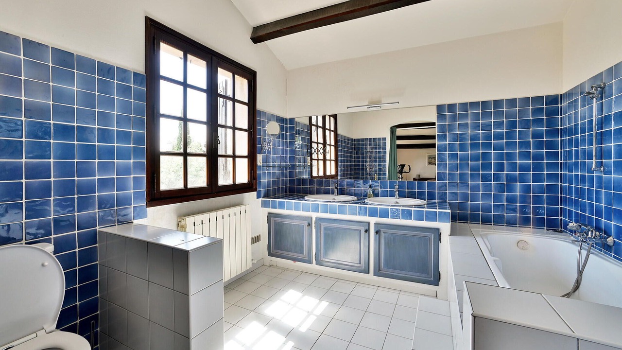 Photo of Bathroom in Saint-Pierre-de-Vassols