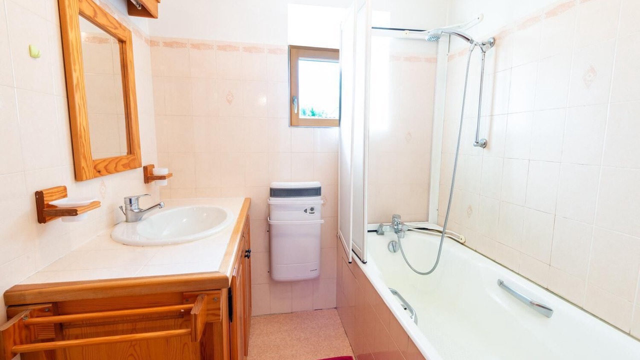 Photo of Bathroom in Saint-Chely-d'Apcher