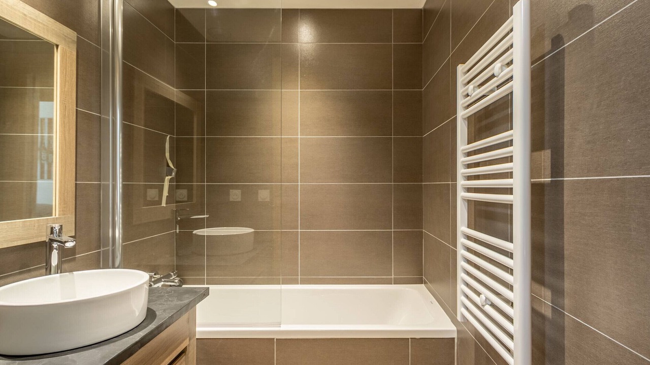 Photo of Bathroom in Arc-1600