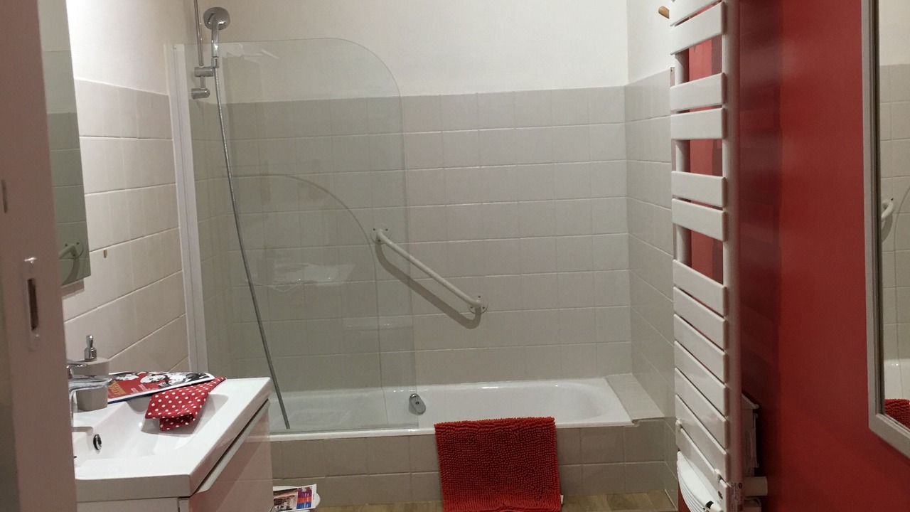 Photo of Bathroom in Saint-Cyr-Montmalin