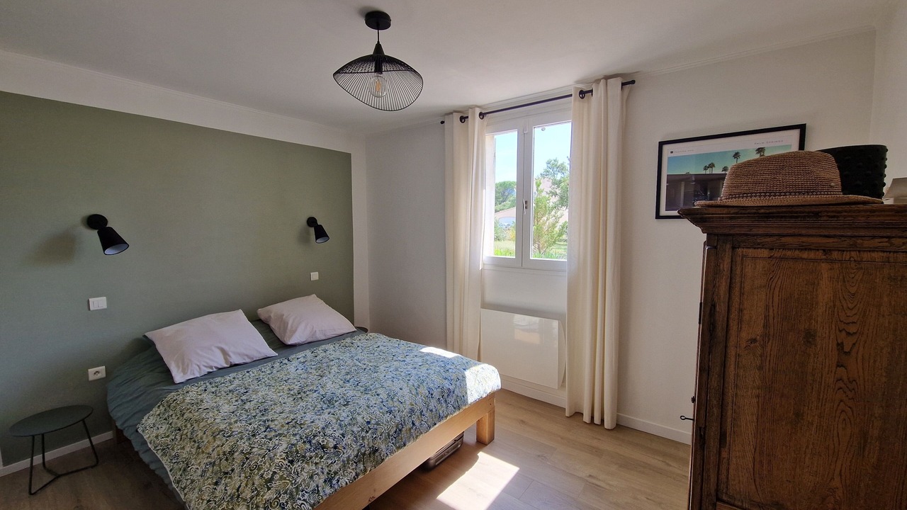 Photo of Bedroom in Taulignan