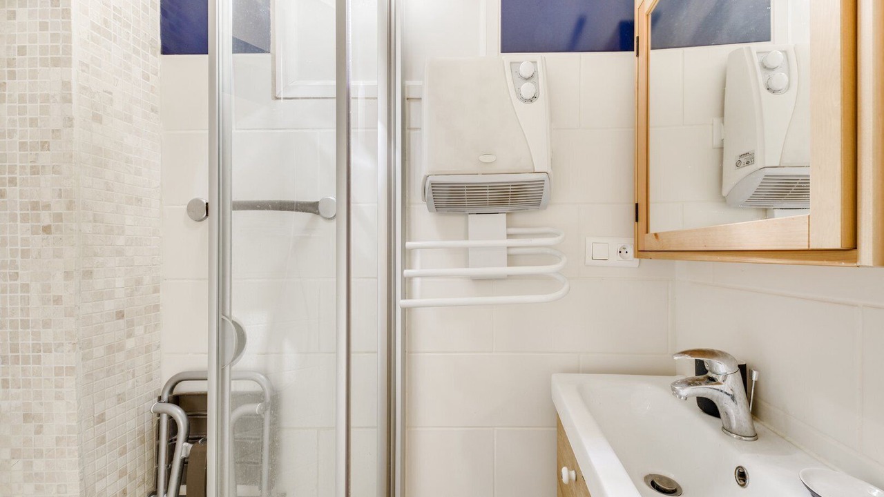 Photo of Bathroom in Quartier de la Salpetriere
