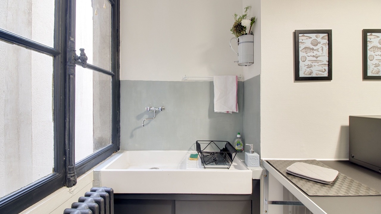 Photo of Bathroom in Graslin - Commerce