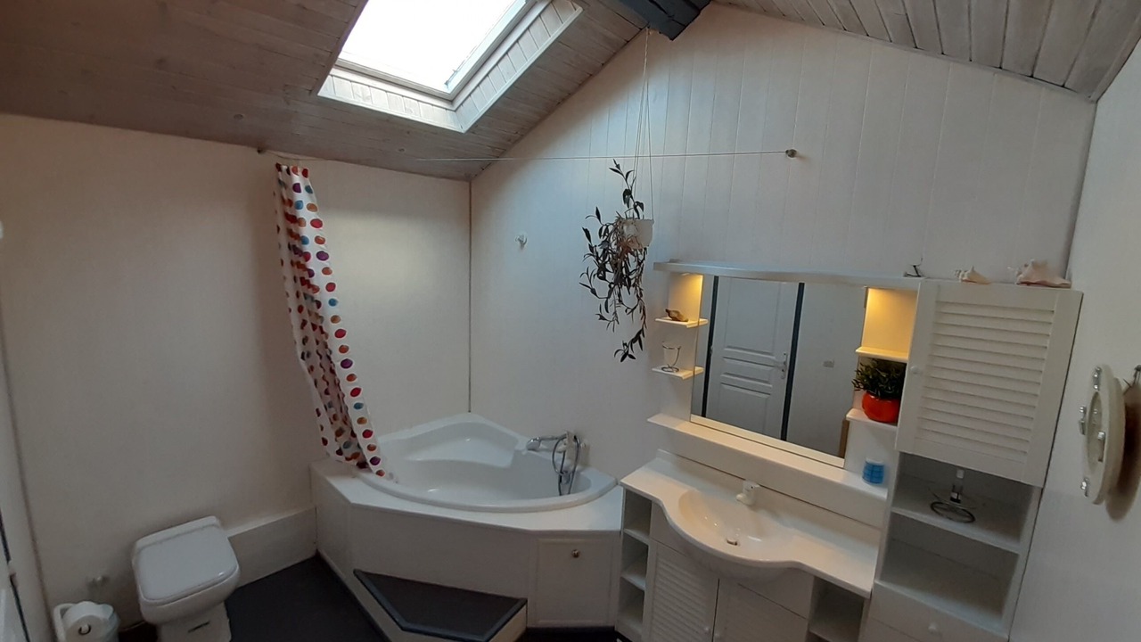 Photo of Bathroom in Saint-Cyr-Montmalin