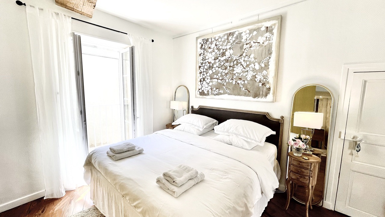 Photo of Bedroom in Beaune City Centre