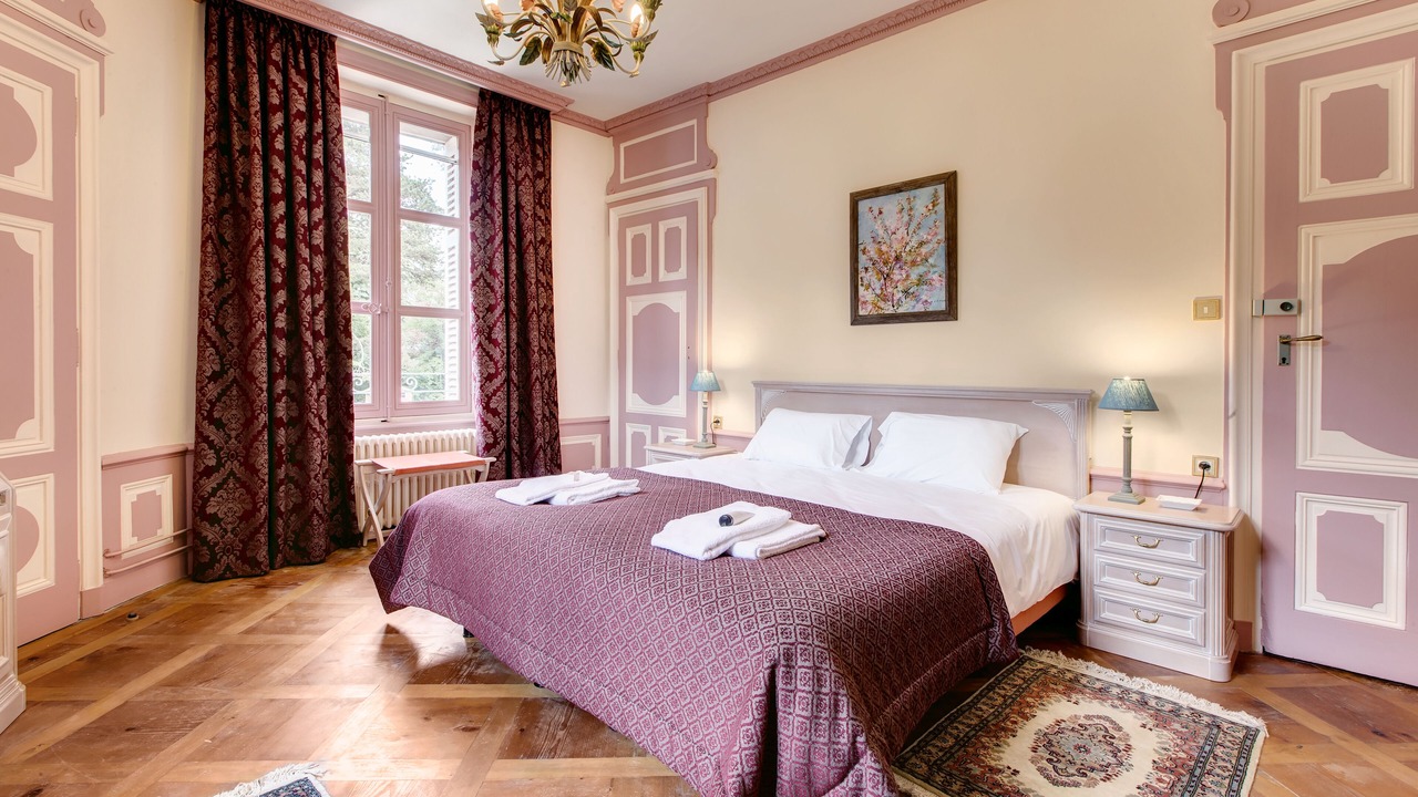 Photo of Bedroom in Romenay