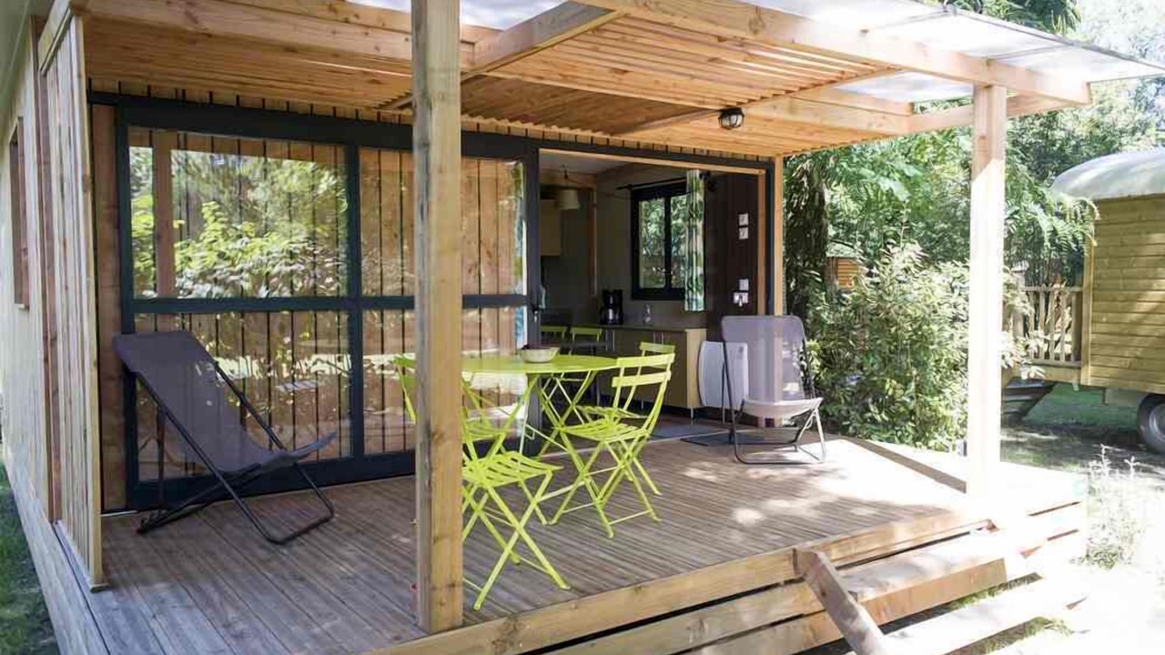 Photo of Patio Balcony in Saint-Julien-de-Peyrolas