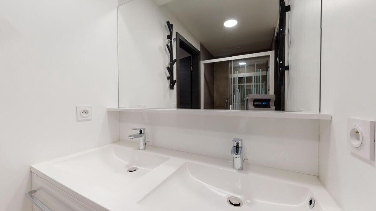 Photo of Bathroom in Crancot
