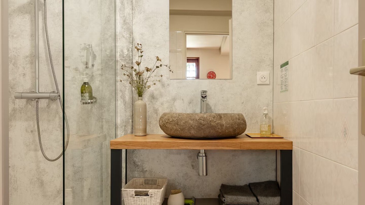 Photo of Bathroom in L'Abergement-de-Cuisery