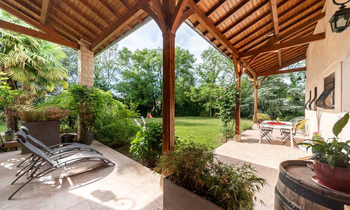 Photo of Patio Balcony in L'Abergement-de-Cuisery