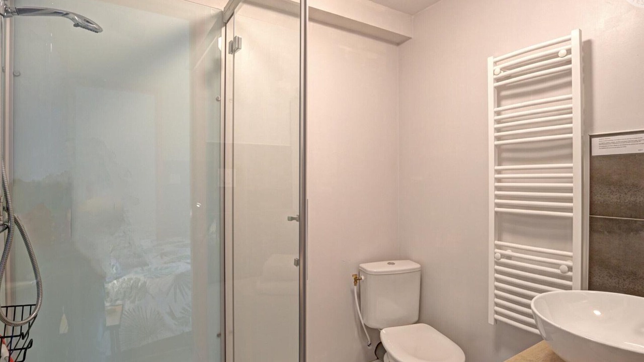 Photo of Bathroom in Regny
