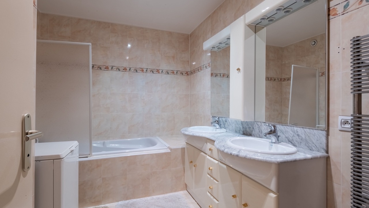 Photo of Bathroom in Saint-Germain