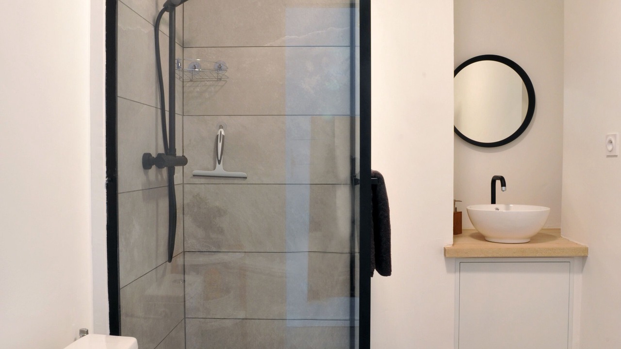 Photo of Bathroom in Faubourg-Raines