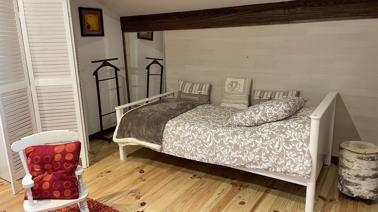 Photo of Bedroom in Job