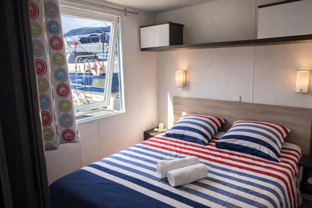 Photo of Bedroom in Saint-Usage