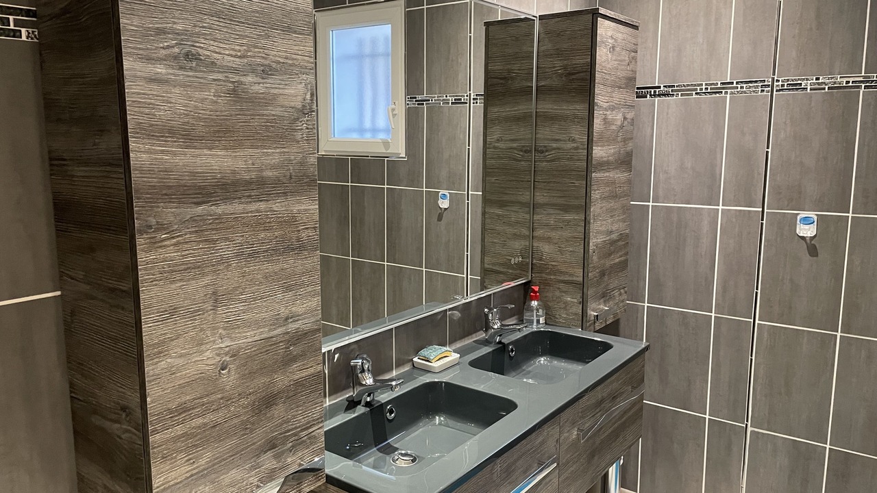 Photo of Bathroom in Anneyron