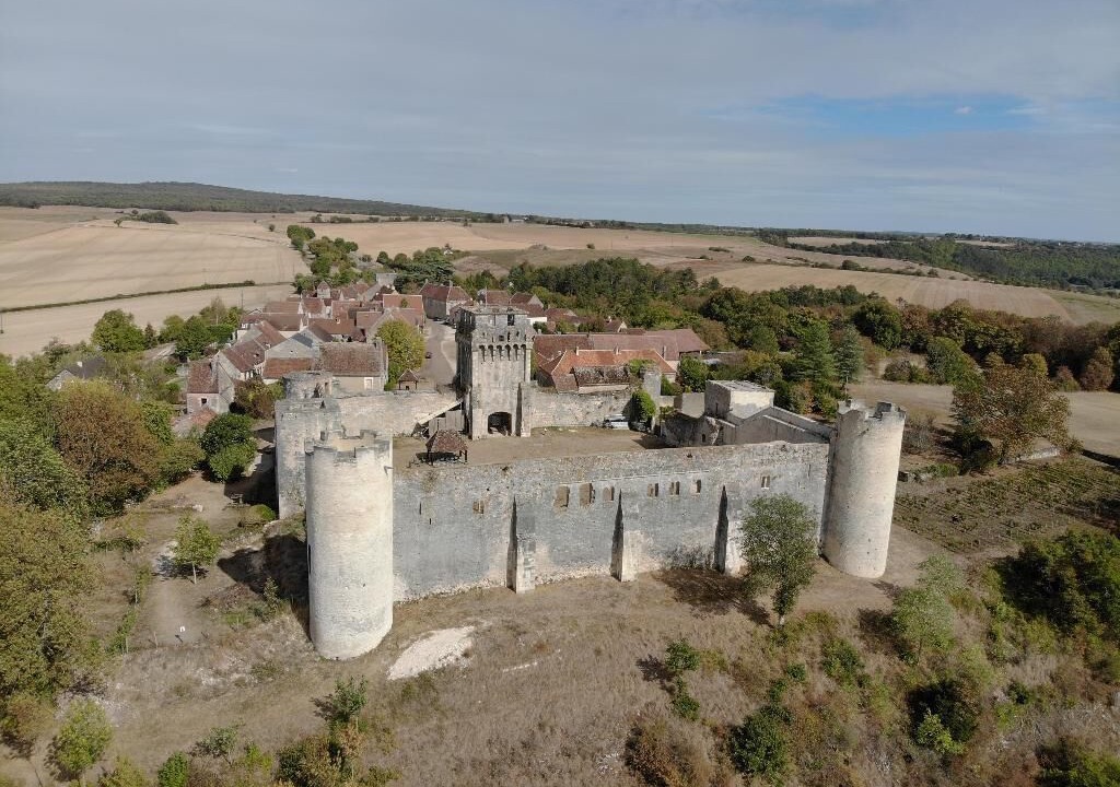 Photo of Others in Druyes-les-Belles-Fontaines