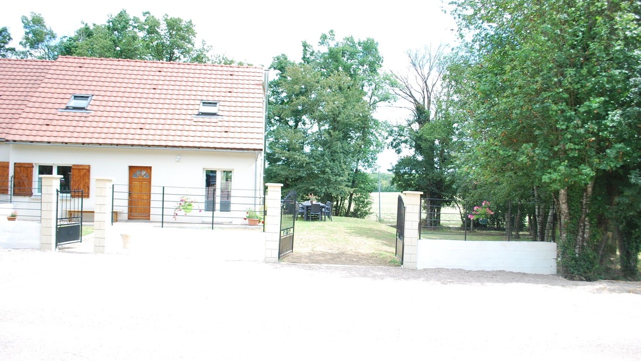 Photo of Outdoor in Druyes-les-Belles-Fontaines