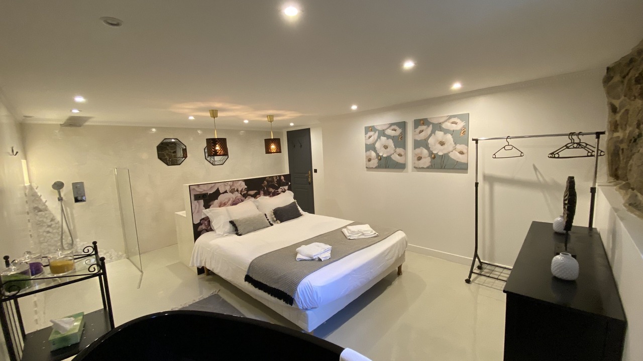 Photo of Bedroom in Saint-Urcize