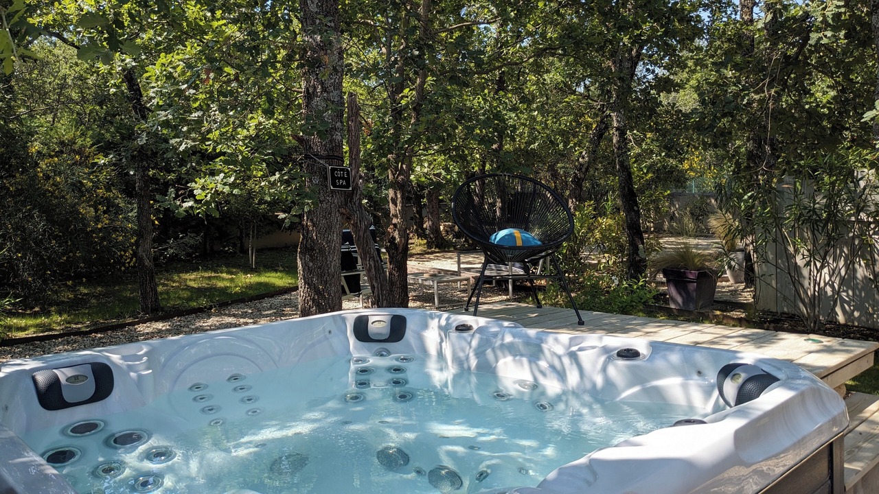 Photo of Outdoor in La Roque-sur-Pernes