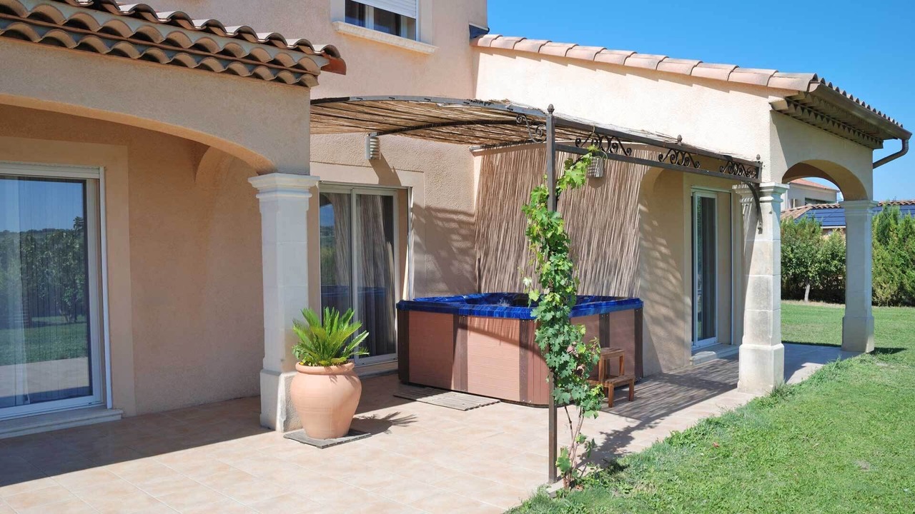 Photo of Patio Balcony in Saint-Maurice-sur-Eygues