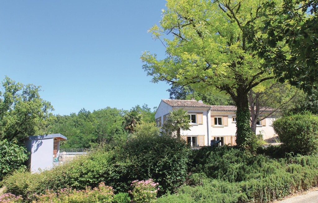Photo of Buildings in Malataverne