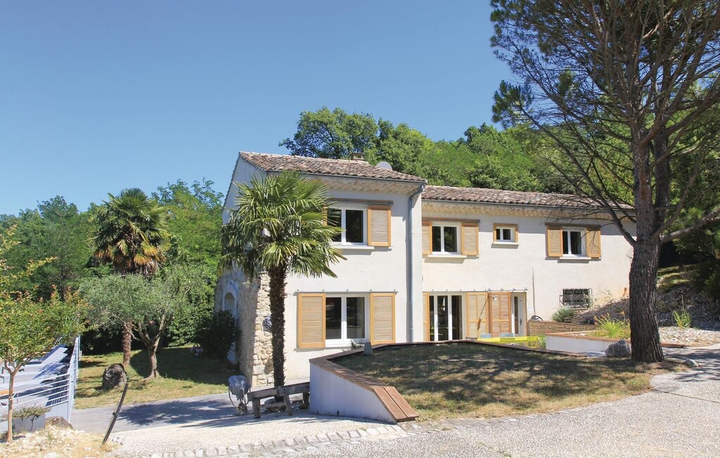 Photo of Buildings in Malataverne