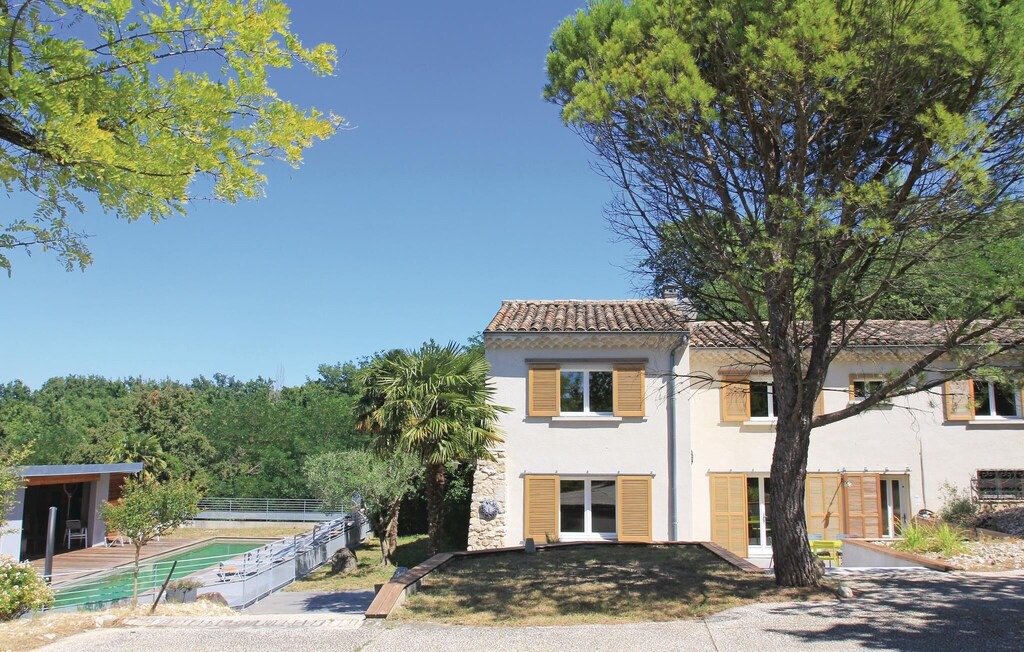 Photo of Buildings in Malataverne
