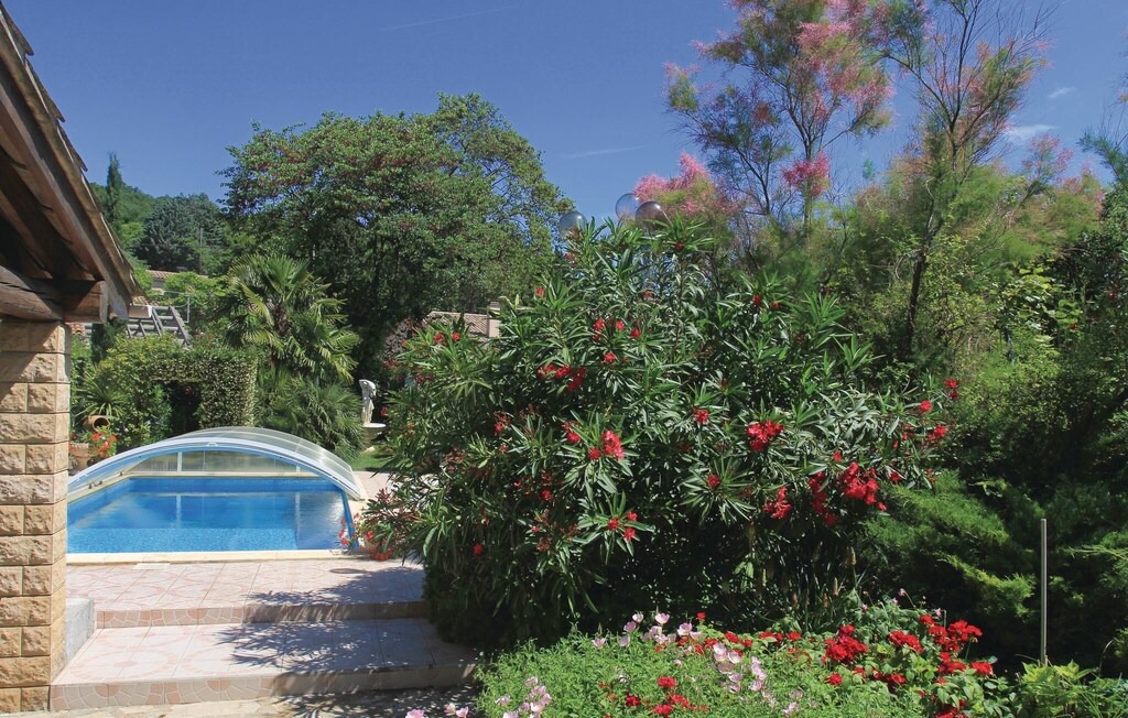 Photo of Outdoor in Donzere