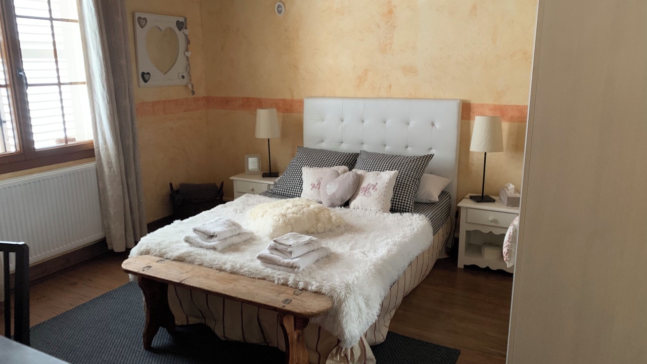 Photo of Bedroom in Magny-les-Aubigny