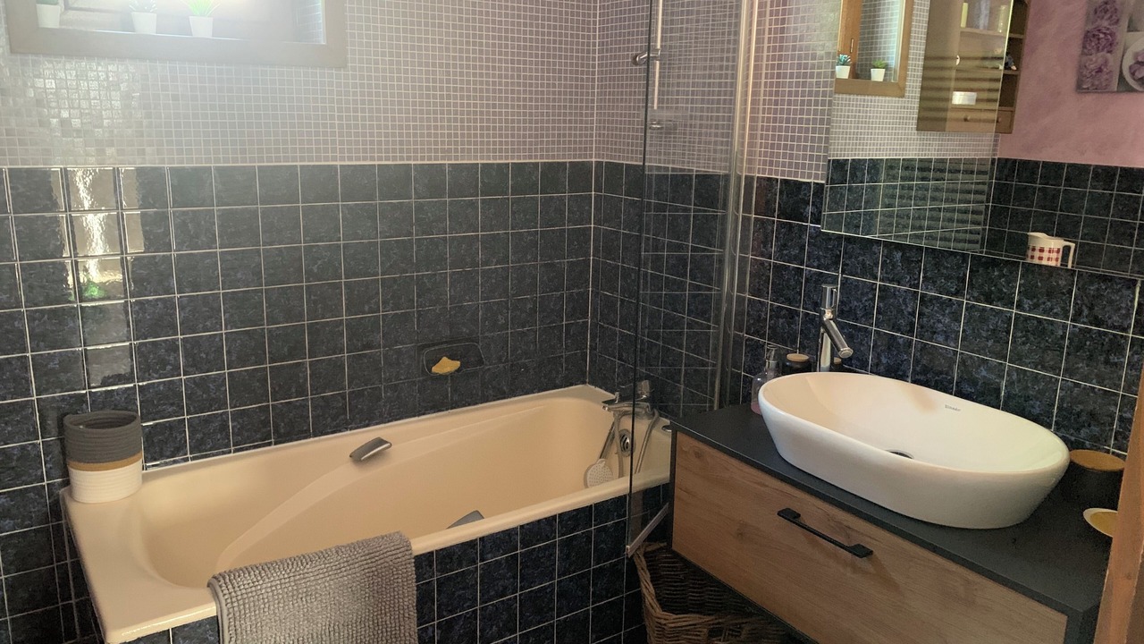 Photo of Bathroom in Magny-les-Aubigny