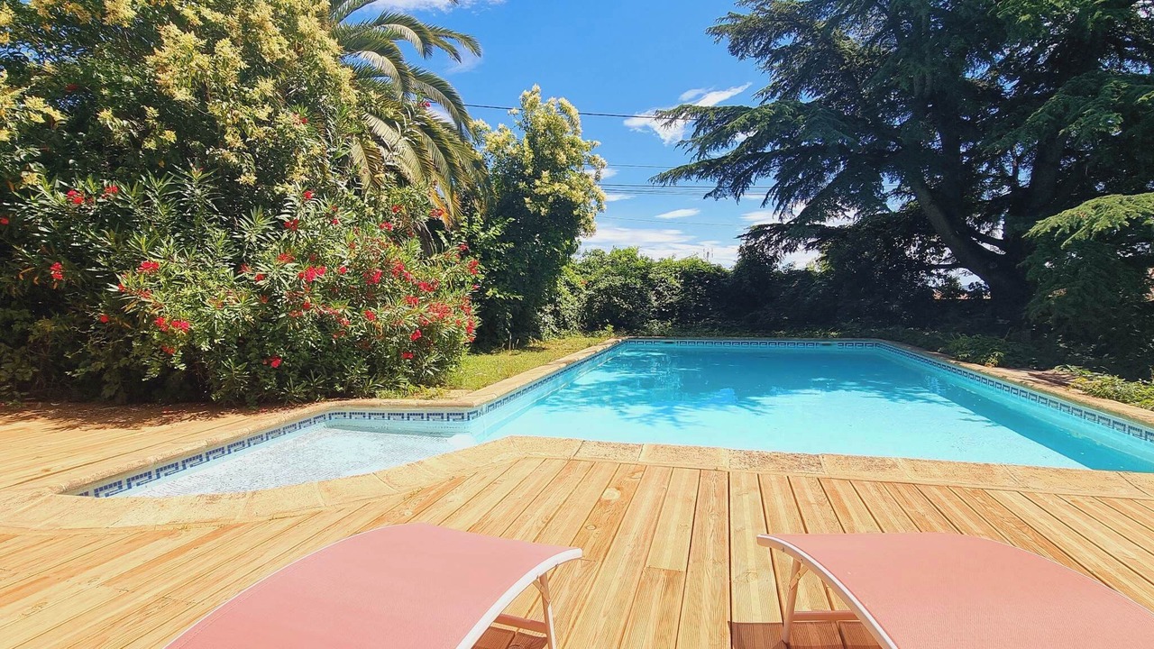 Photo of Outdoor in Pont-Saint-Esprit