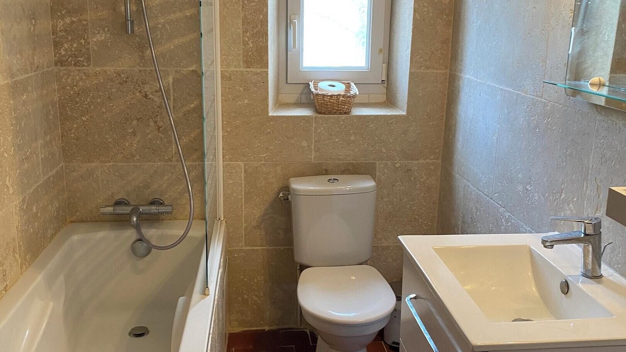Photo of Bathroom in Caromb