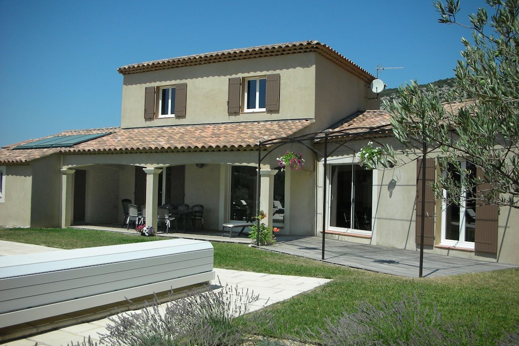 Photo of Buildings in Beaumes-de-Venise