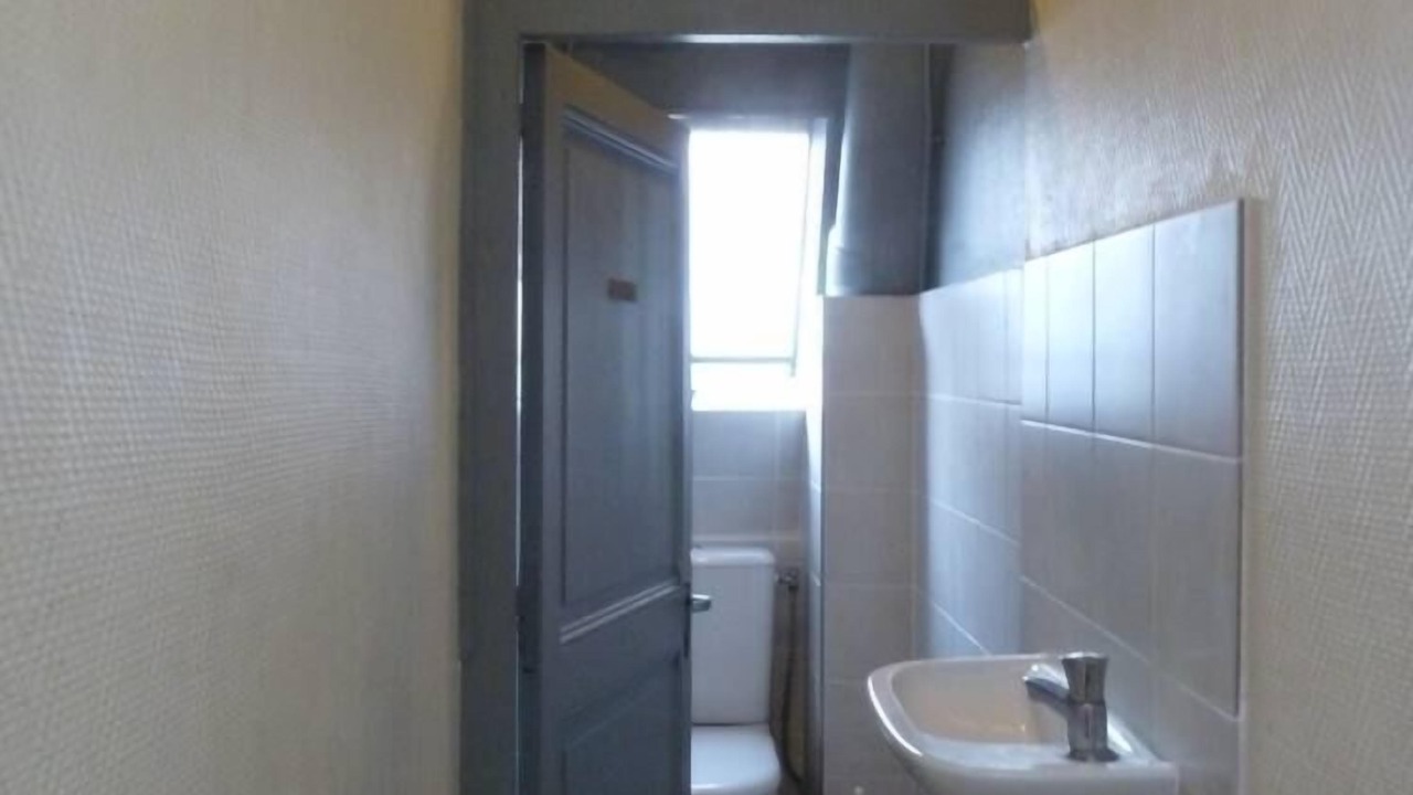Photo of Bathroom in Quartier de la Folie-Mericourt