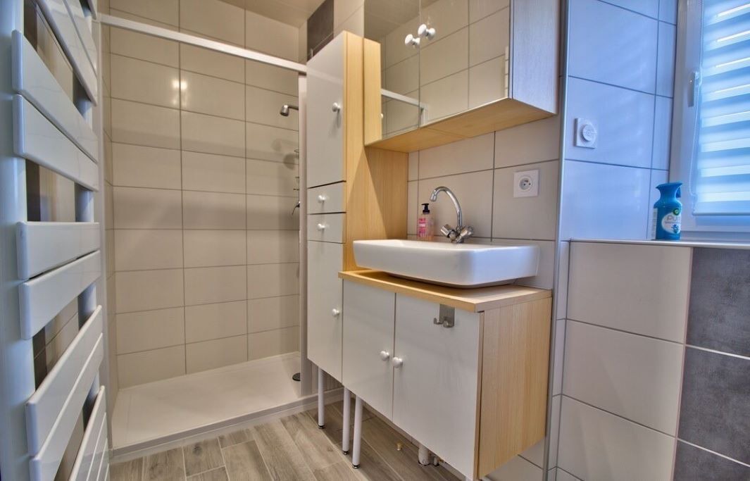 Photo of Bathroom in Molain