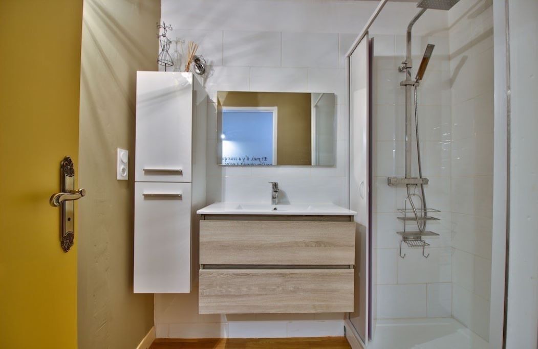 Photo of Bathroom in Molain