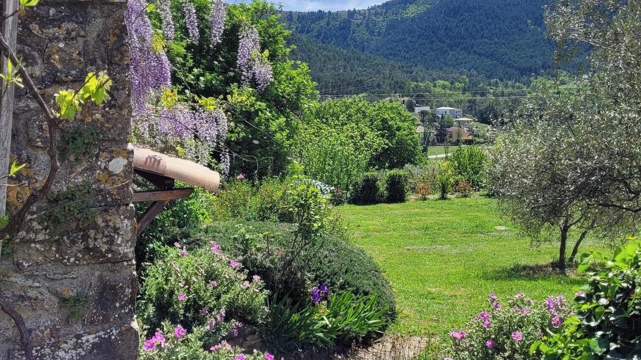 Photo of Outdoor in Vesseaux