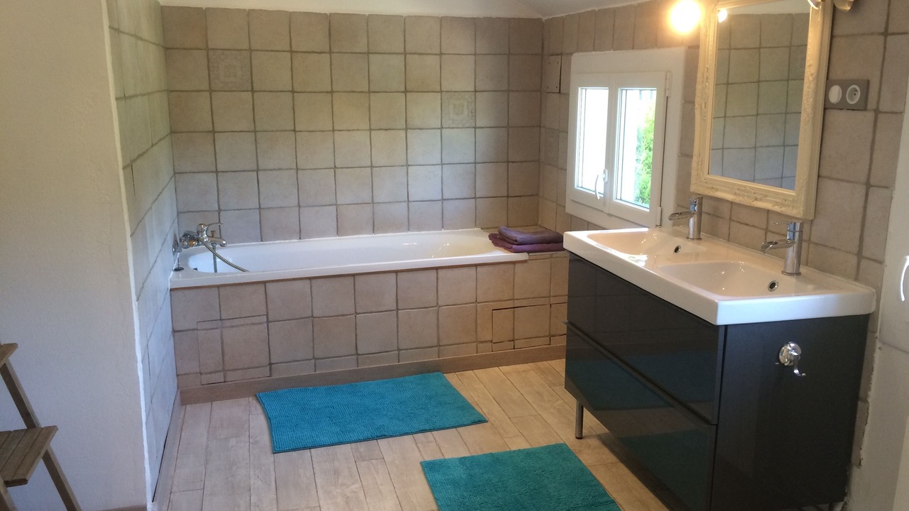 Photo of Bathroom in Saint-Pierre-de-Vassols