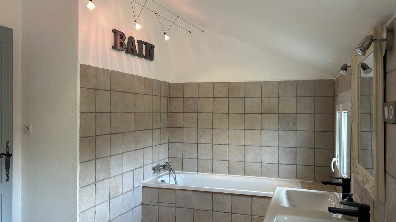 Photo of Bathroom in Saint-Pierre-de-Vassols