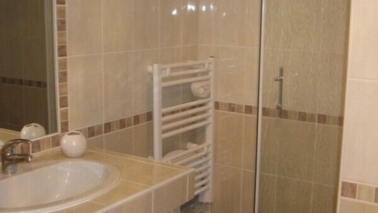 Photo of Bathroom in Nyons