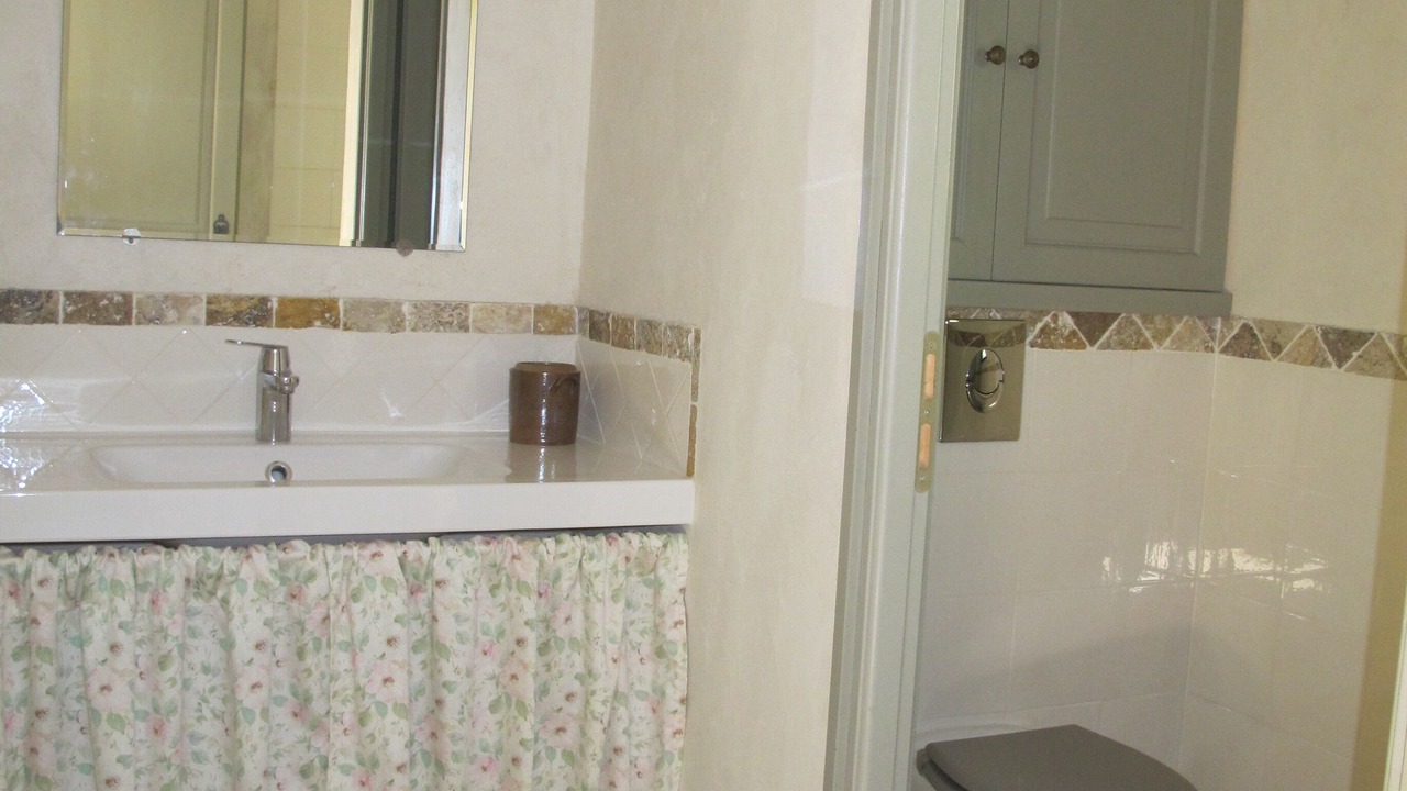 Photo of Bathroom in Montigny-Saint-Barthelemy