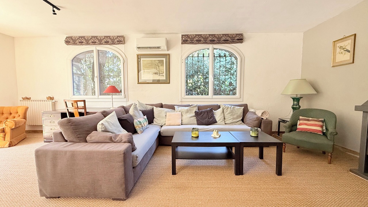 Photo of Livingroom in Suze-la-Rousse