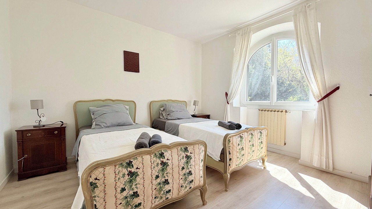 Photo of Bedroom in Suze-la-Rousse