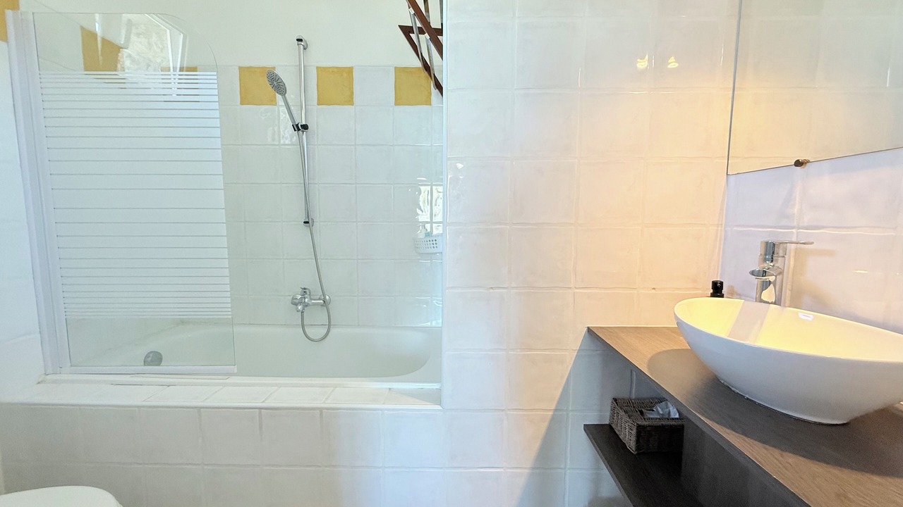 Photo of Bathroom in Suze-la-Rousse