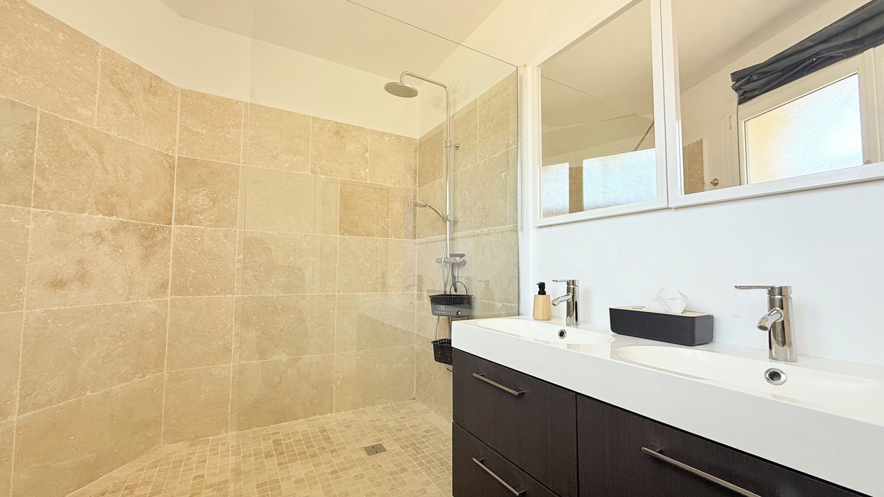 Photo of Bathroom in Suze-la-Rousse
