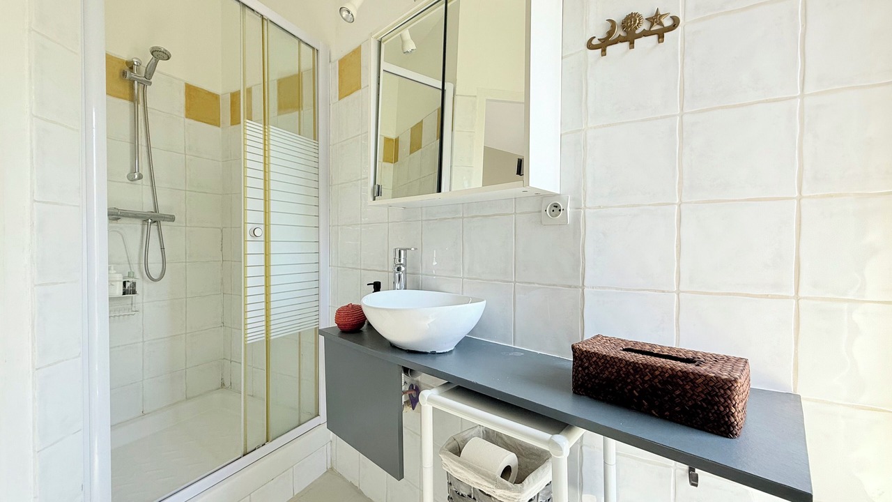 Photo of Bathroom in Suze-la-Rousse