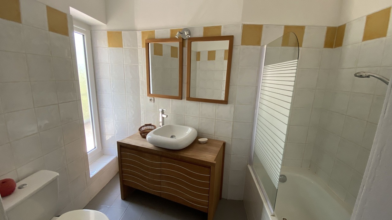 Photo of Bathroom in Suze-la-Rousse