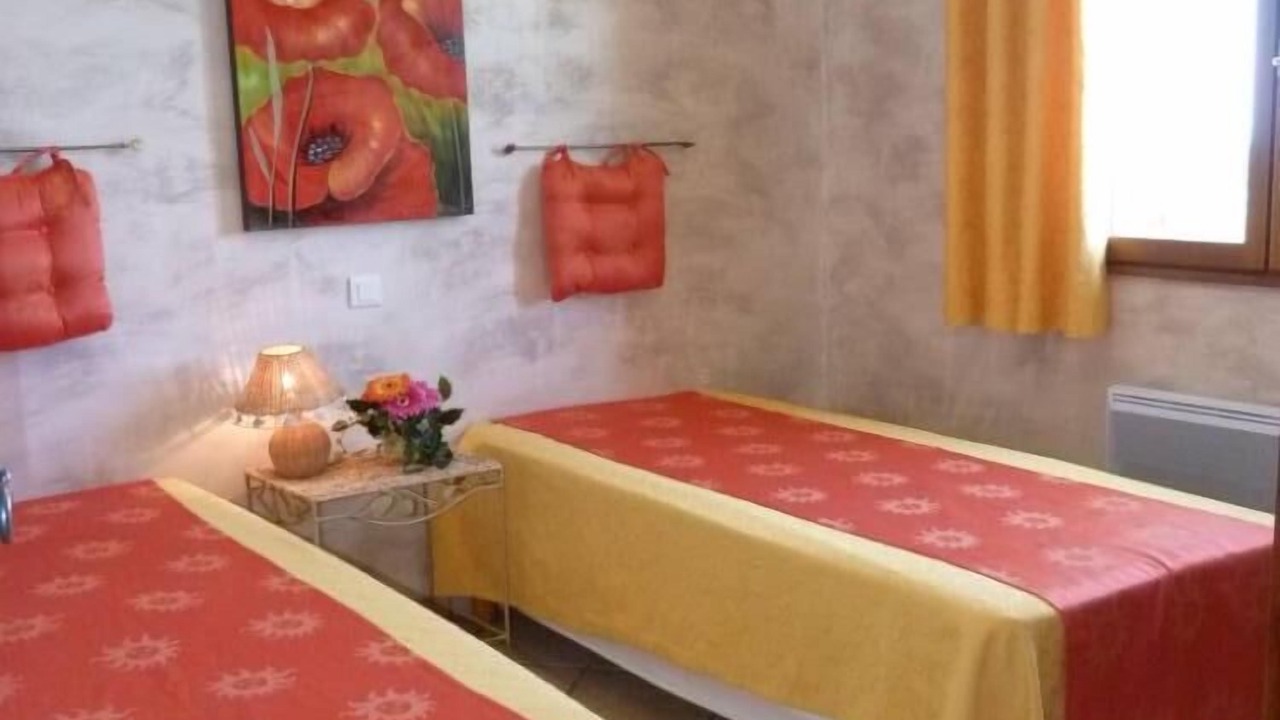 Photo of Bedroom in Pernes-les-Fontaines
