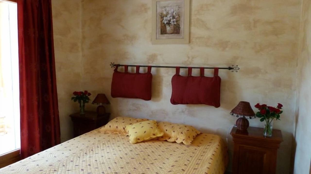 Photo of Bedroom in Pernes-les-Fontaines